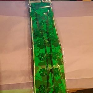 NEW -- ST. PATRICK'S  FLASHING  NECKLACE.